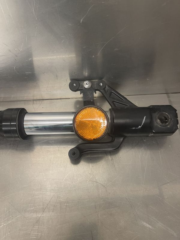 Yamaha MT125 2020-2025 Gaffelbein høyre