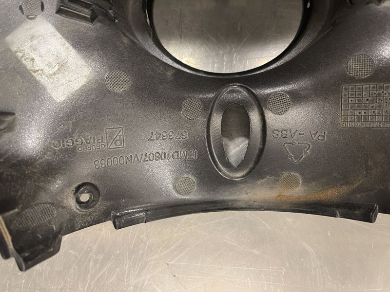 Vespa Primavera 50 Frontlyktdeksel nedre 