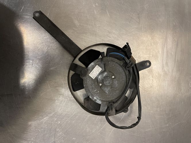 Hovedbilde Yamaha YZF R1000 1997 Kjølevifte radiator venstre 