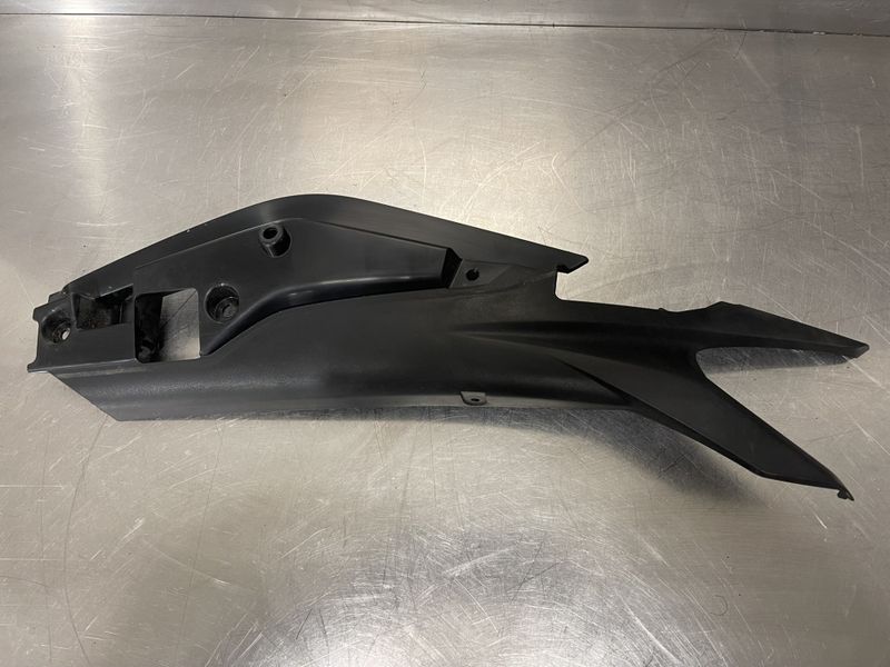 Honda CBR 125 2012 Kåpe bak venstre 