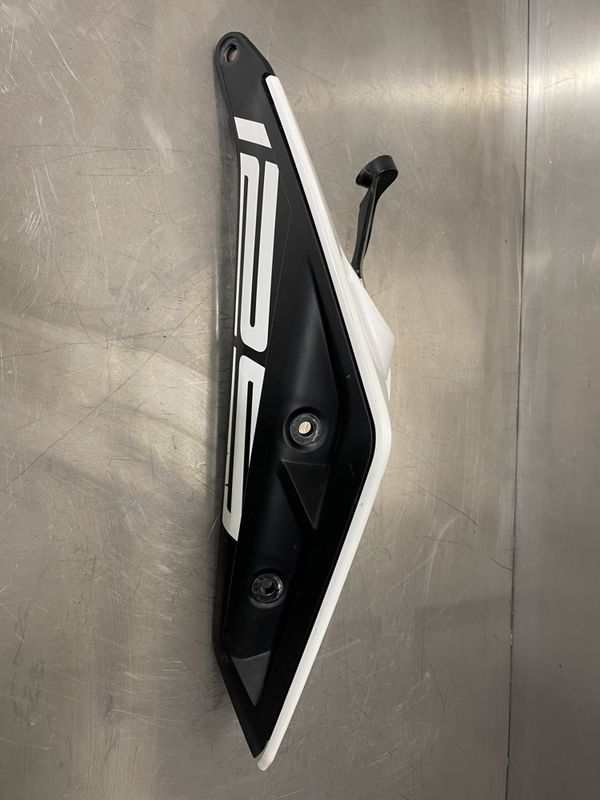 KTM Duke 125 2020 Bak kåpe venstre