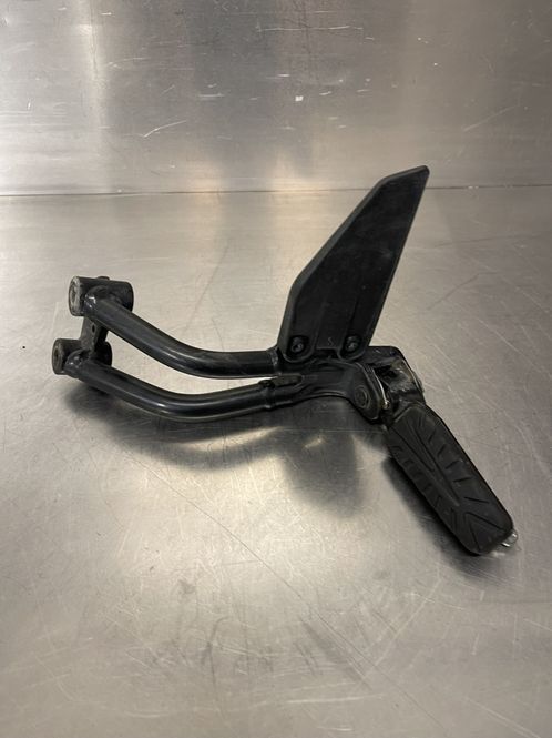 Hovedbilde KTM DUKE 125 2019 Fothviler passasjer venstre 