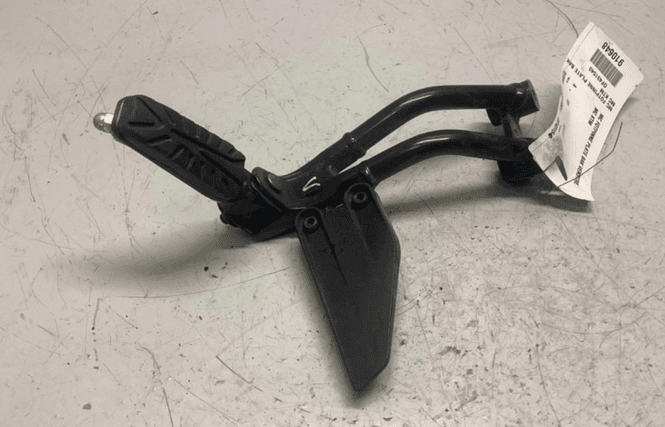 Hovedbilde KTM DUKE 125 2019 Fothviler passasjer venstre 