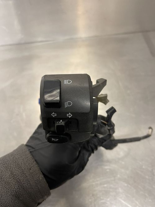 Hovedbilde Yamaha R6 1999 Bryterpanel venstre 
