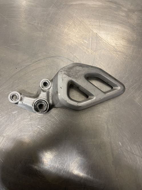 Hovedbilde Yamaha MT125 2020-2025 Brakett forhviler fører venstre 