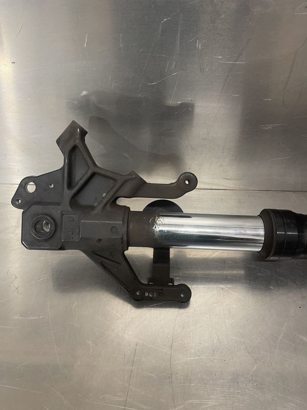 Yamaha MT125 2020-2025 Gaffelbein venstre