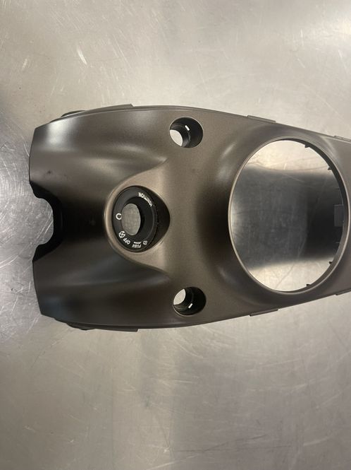 Hovedbilde Husqvarna Svartpilen 401 2023 Tank kåpe midtre