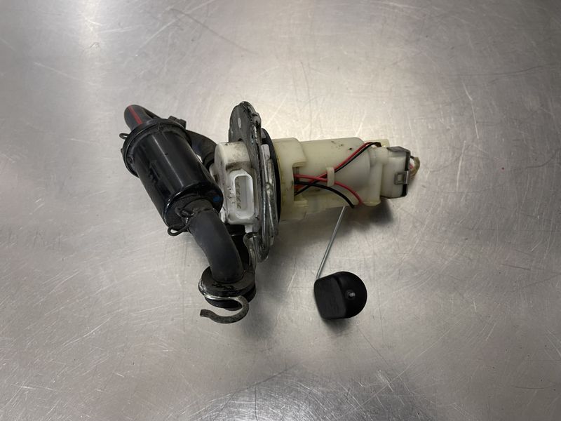 Honda CBR 125 2015 Bensinpumpe