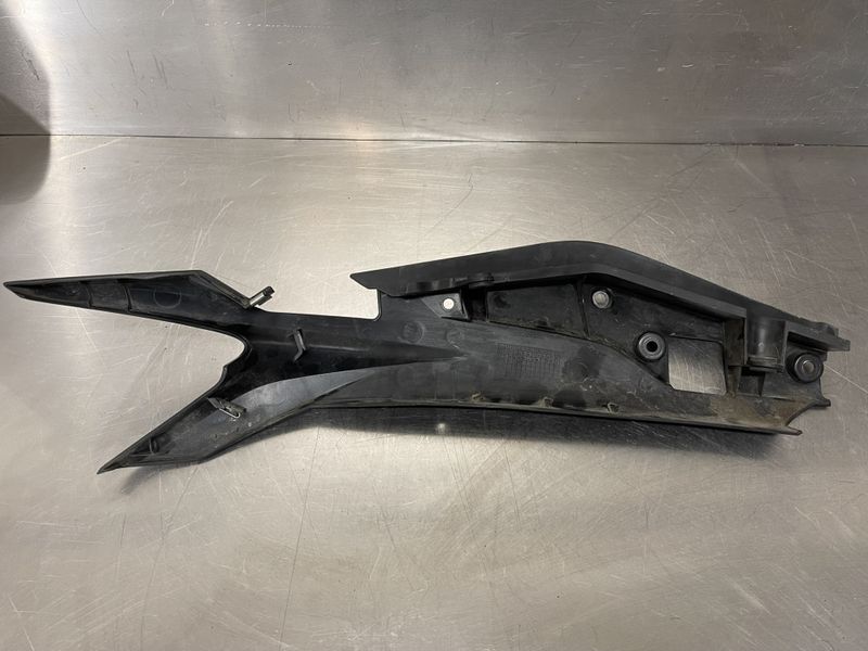 Honda CBR 125 2012 Kåpe bak venstre 