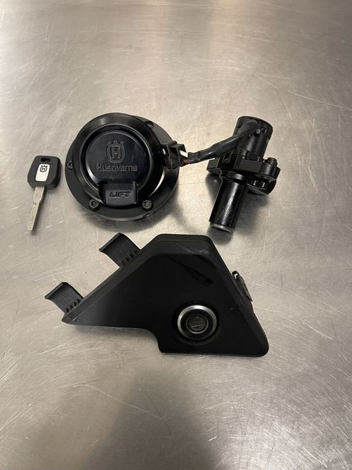 Hovedbilde Husqvarna Svartpilen 401 2023 Låsesett 