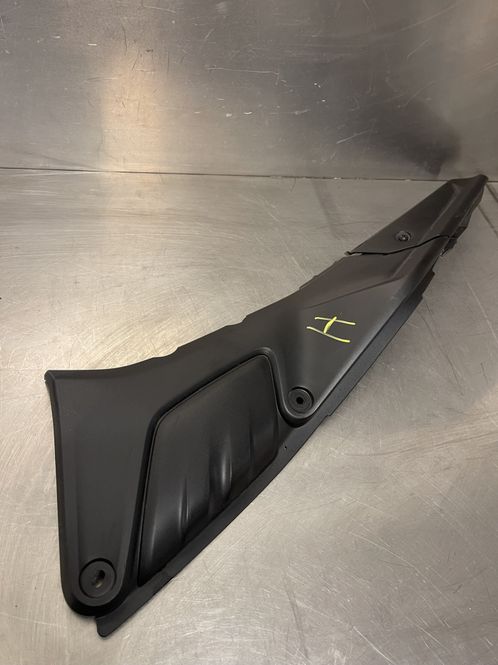 Hovedbilde Yamaha MT125 2020-2025 Kåpe høyre under sal 