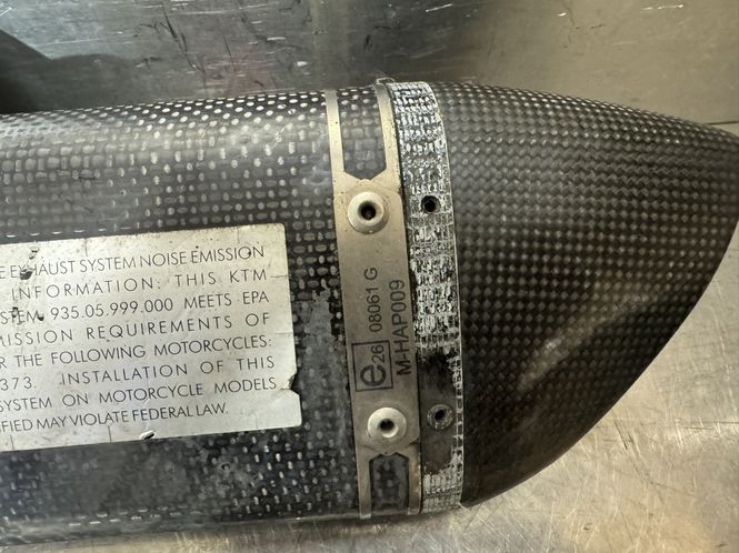 Hovedbilde KTM DUKE 125 2017 Akrapovic lyddemper 